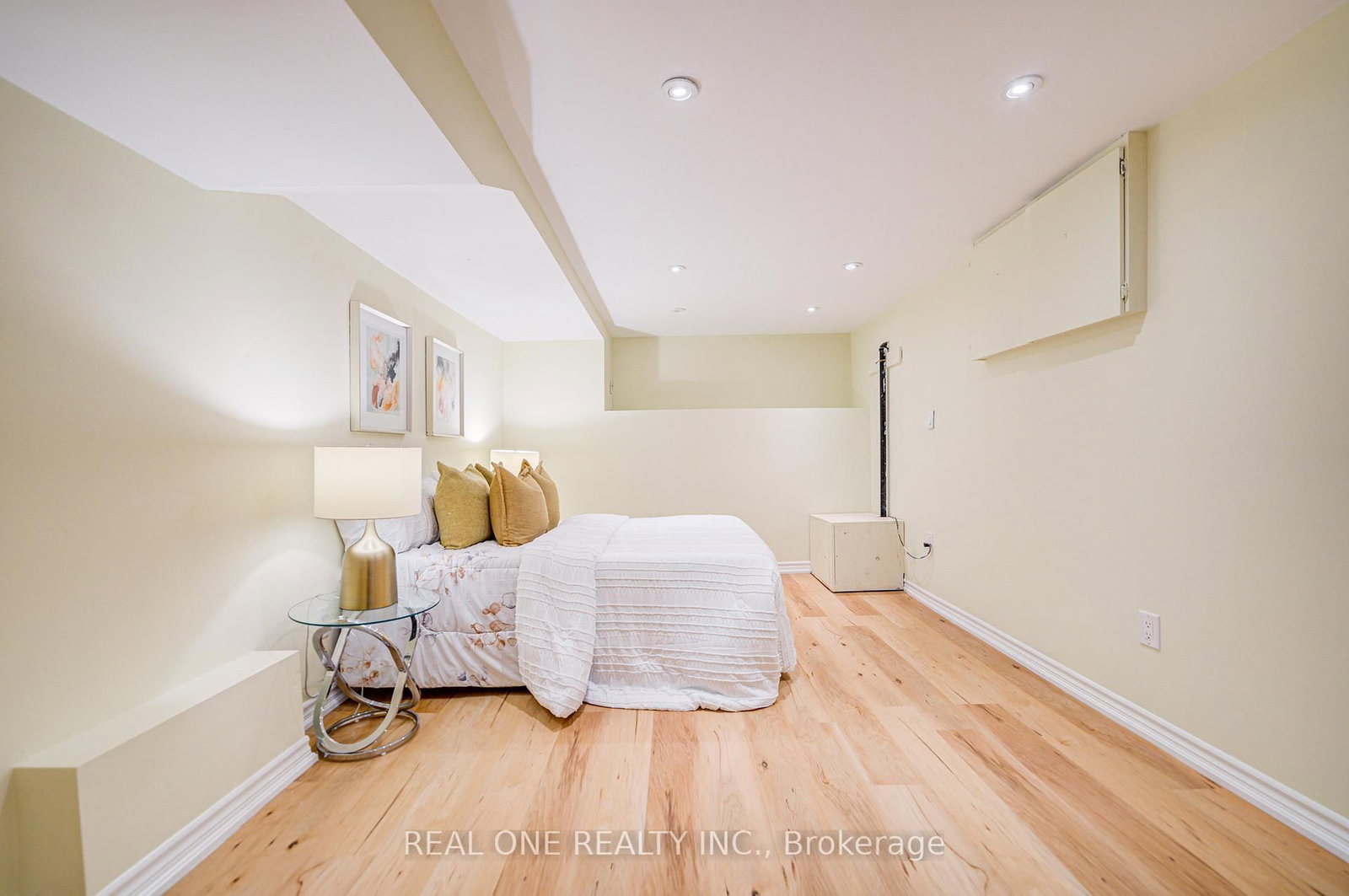 4052 SAINT JAMES Avenue - Photo 42