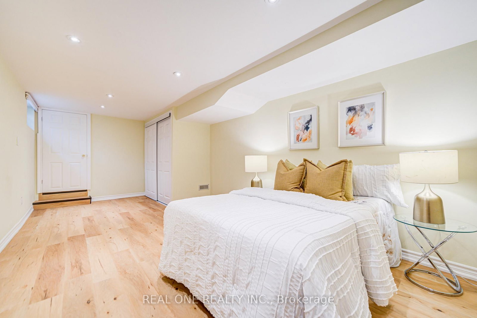 4052 SAINT JAMES Avenue - Photo 44