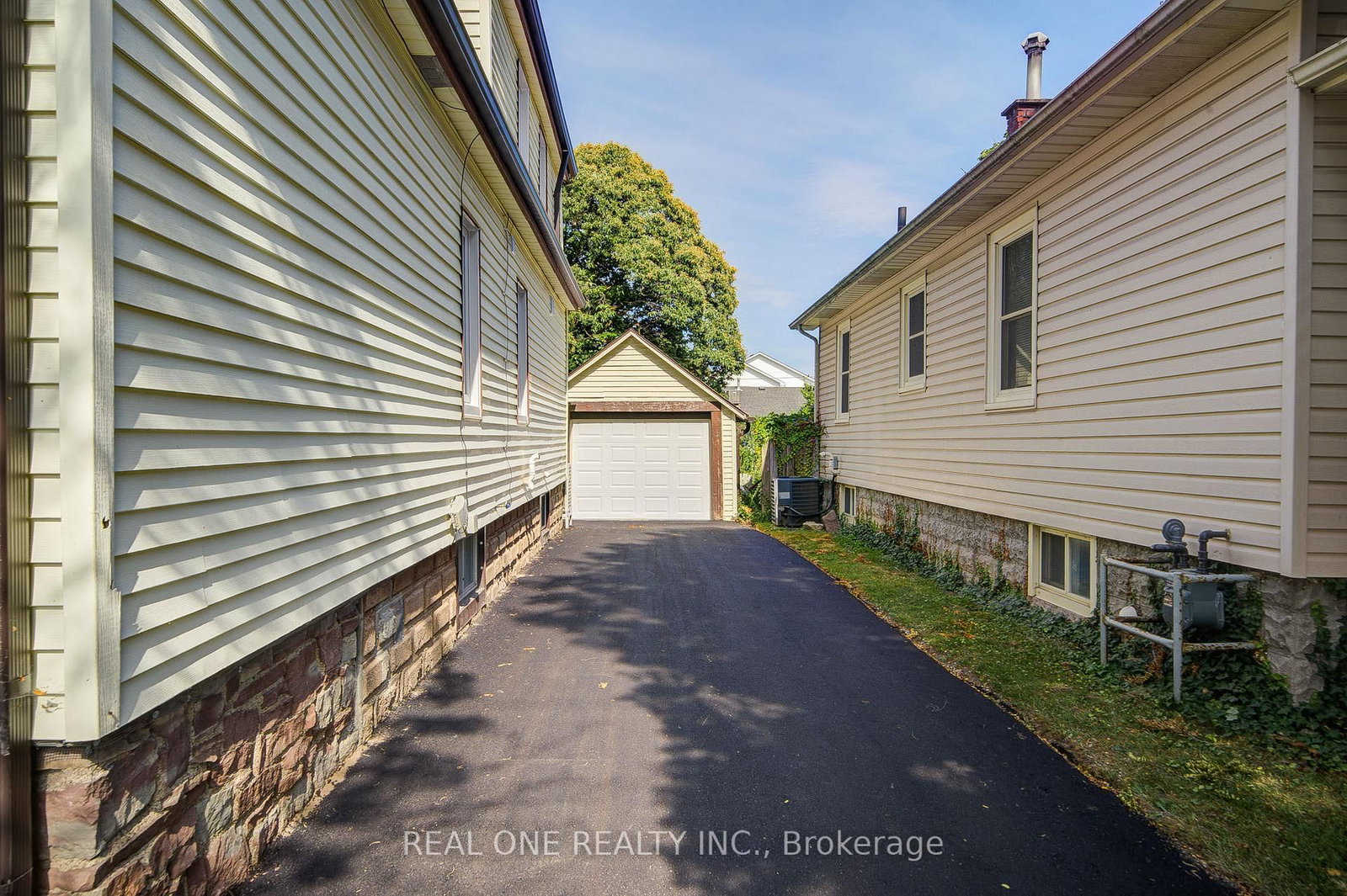 4052 SAINT JAMES Avenue - Photo 48