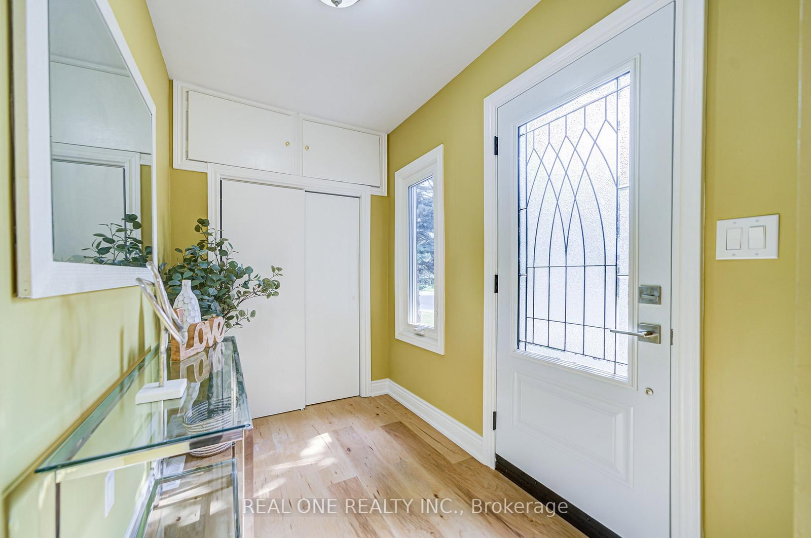 4052 SAINT JAMES Avenue - Photo 6