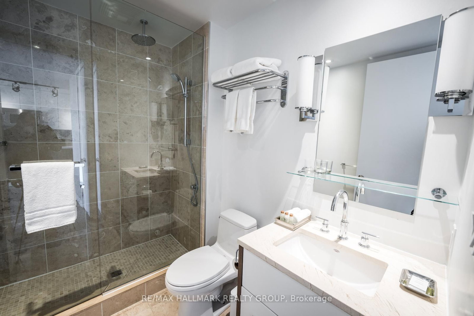 111 Champagne Avenue, Unit 1805 - Photo 16