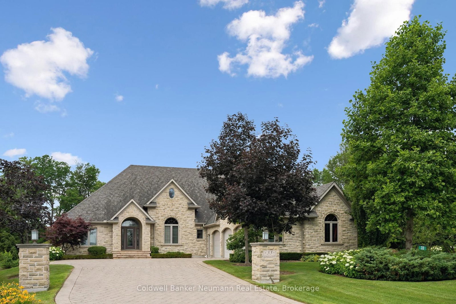 33 Cassin Court • Puslinch, ON photo 3