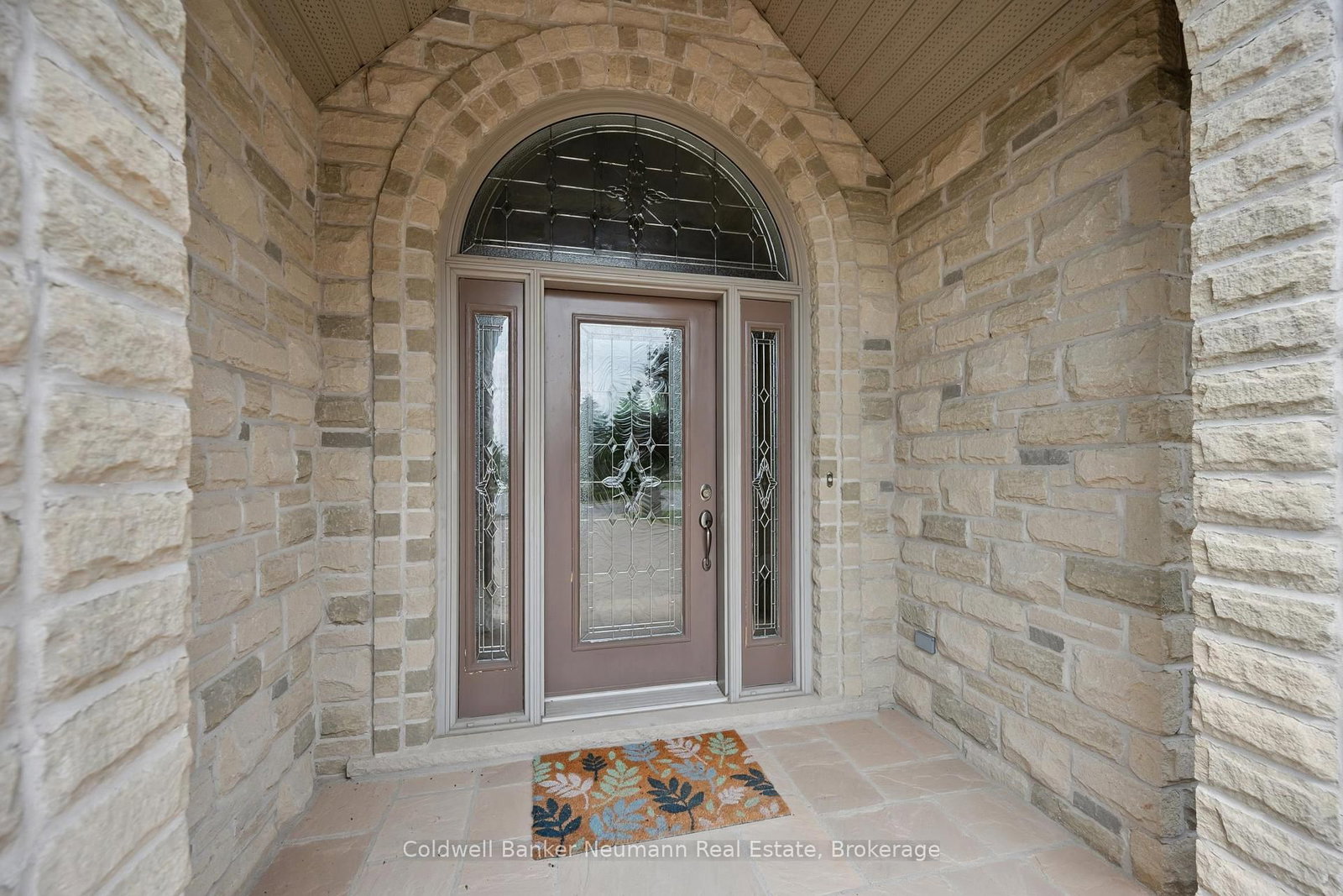33 Cassin Court • Puslinch, ON photo 6