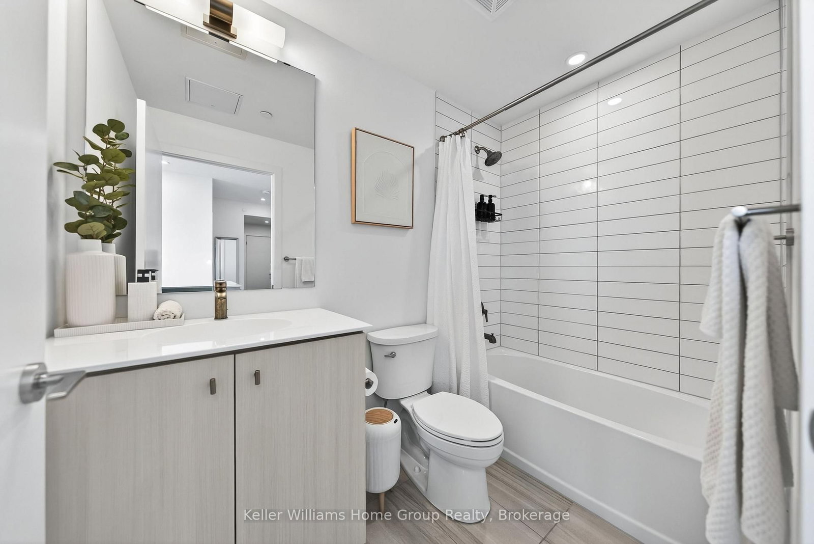 15 Wellington Street S, Unit 2402 - Photo 17