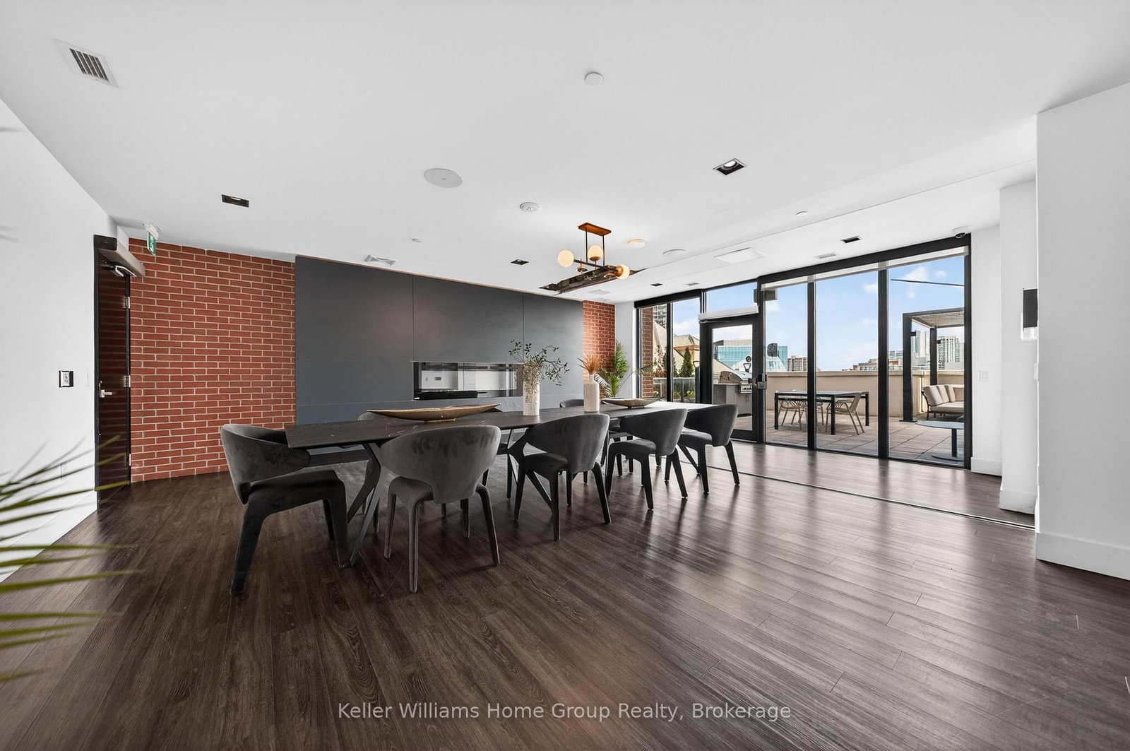 15 Wellington Street S, Unit 2402 - Photo 23