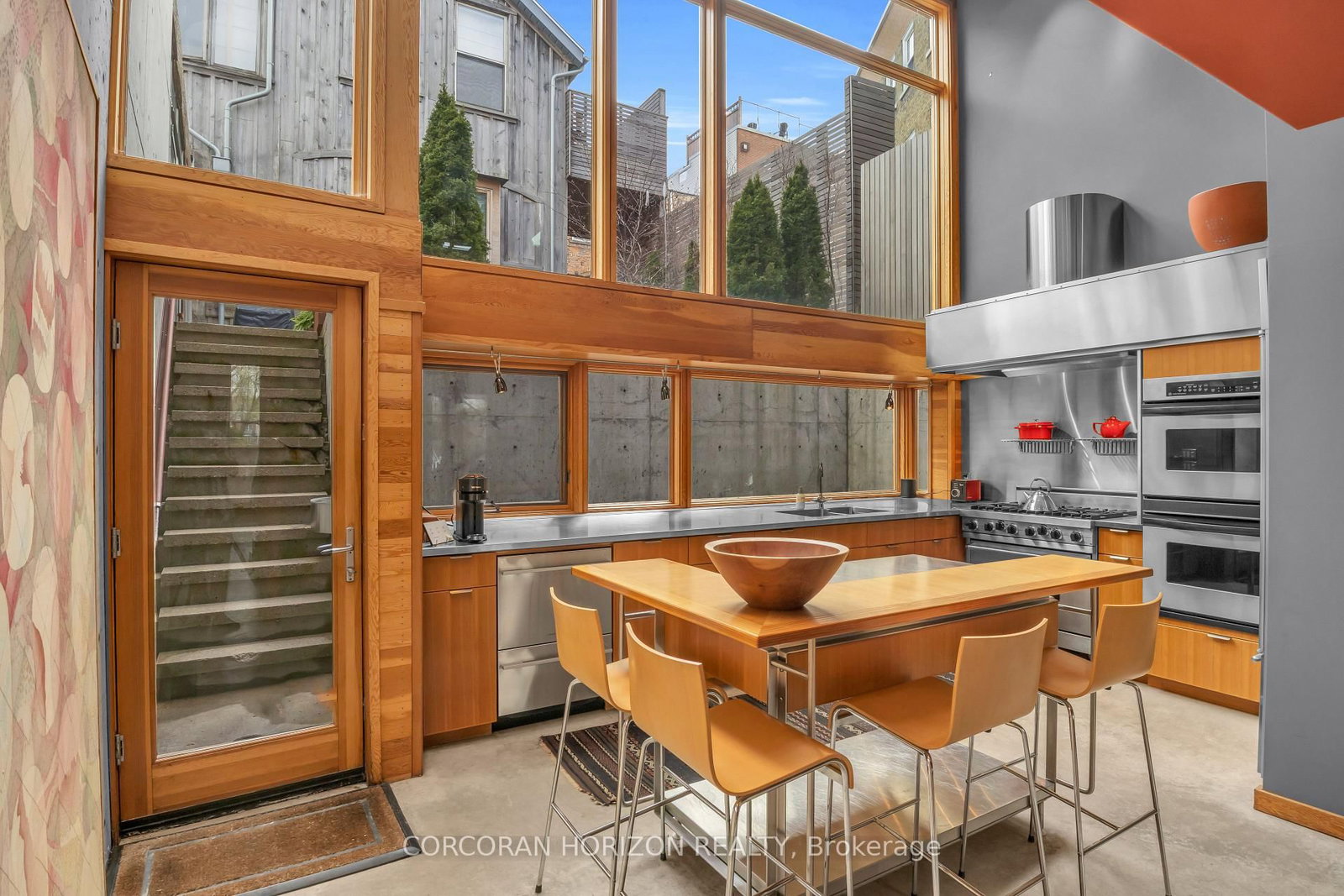 7 Coburg Street • Stratford, ON photo 9