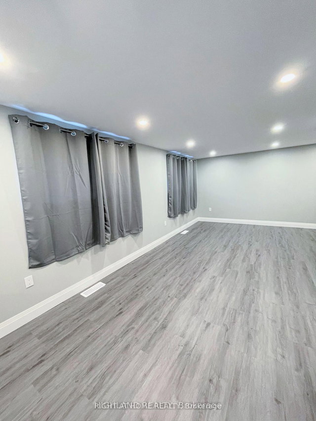 Lower Unit - 12 Croydon Drive