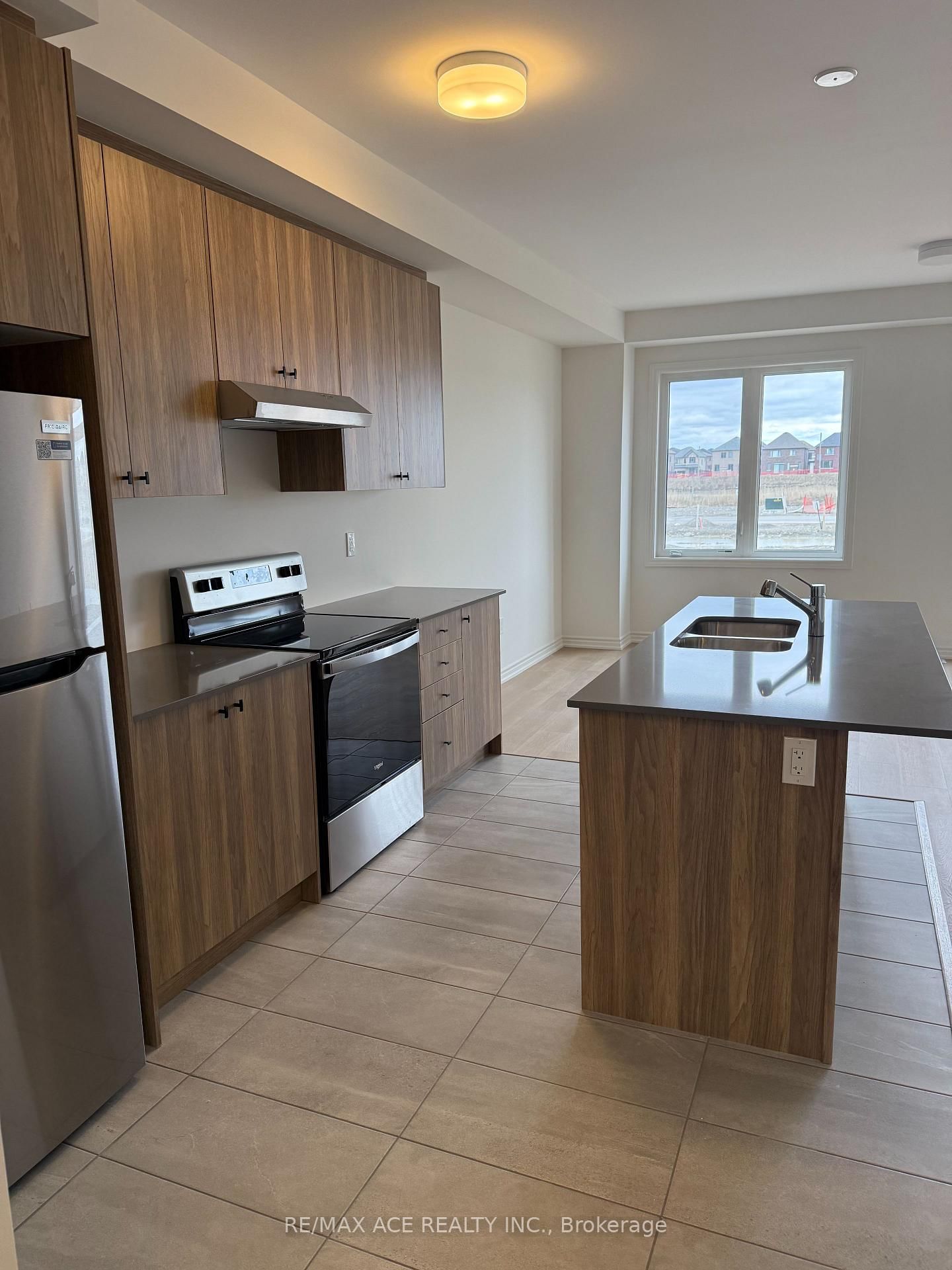 125 Sanderson Drive - Photo 5