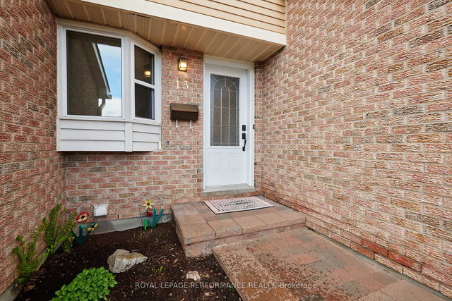13 Shadetree Crescent