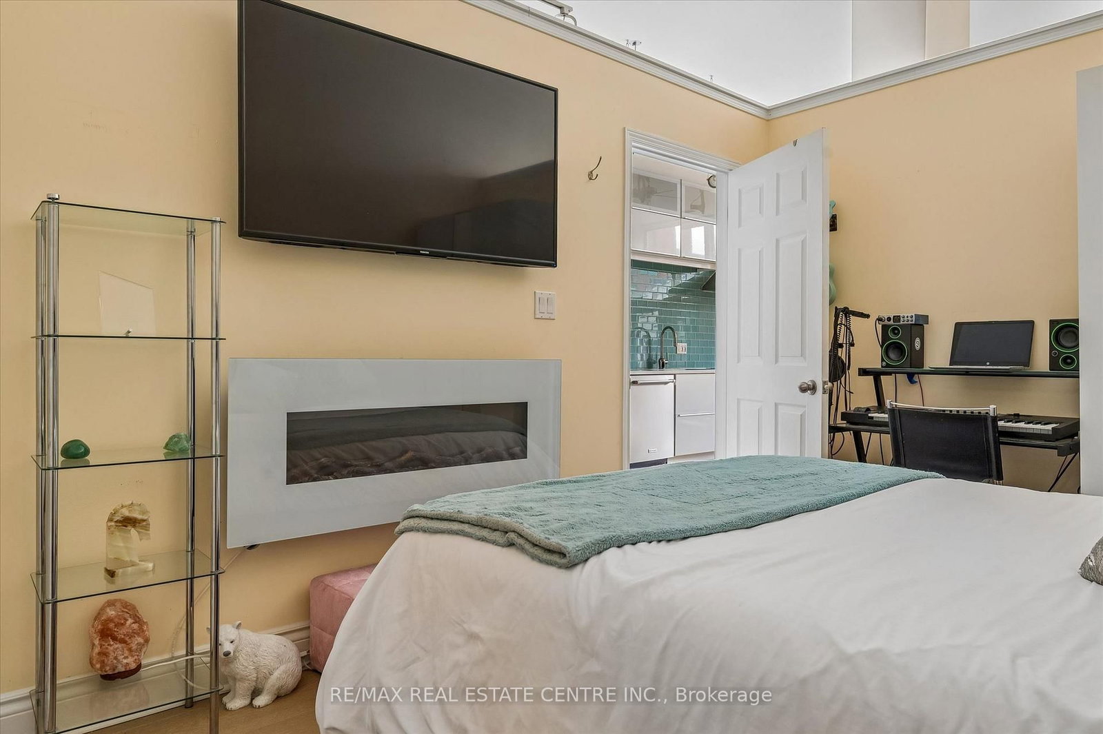 276 King Street W, Unit 213 - Photo 34