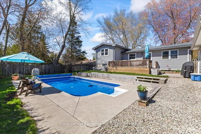 27 Inverlyn Crescent S • Kincardine, ON photo 4