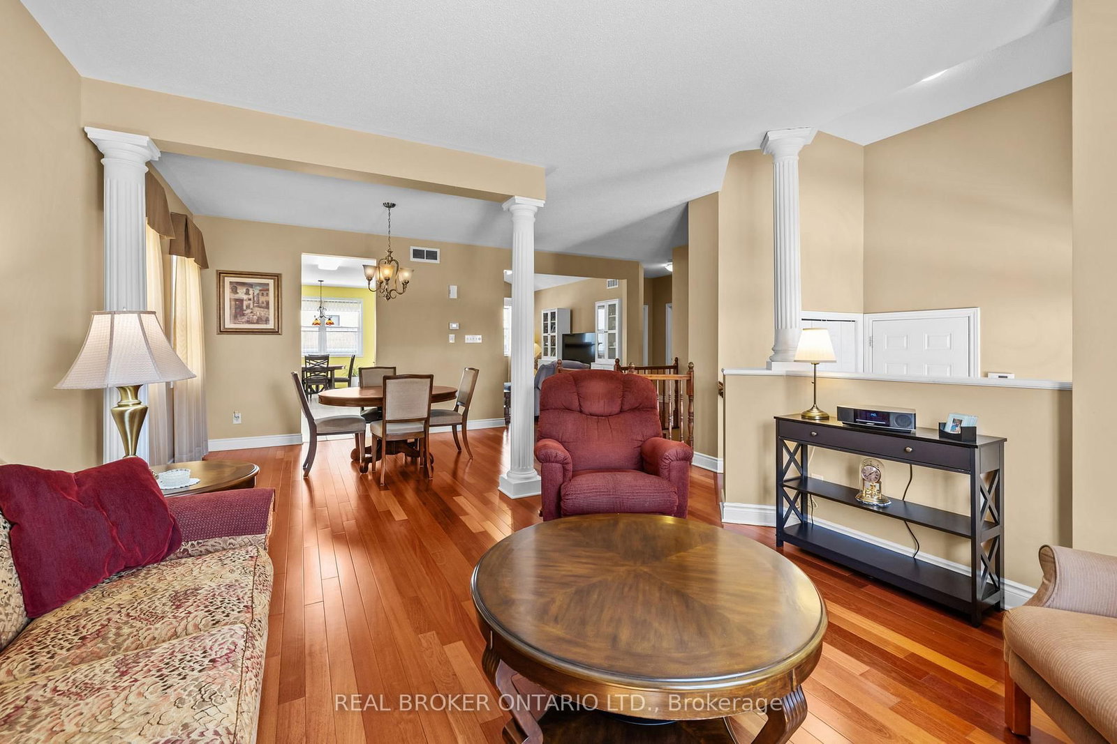 204 Hillpark High Street • Ottawa, ON photo 3