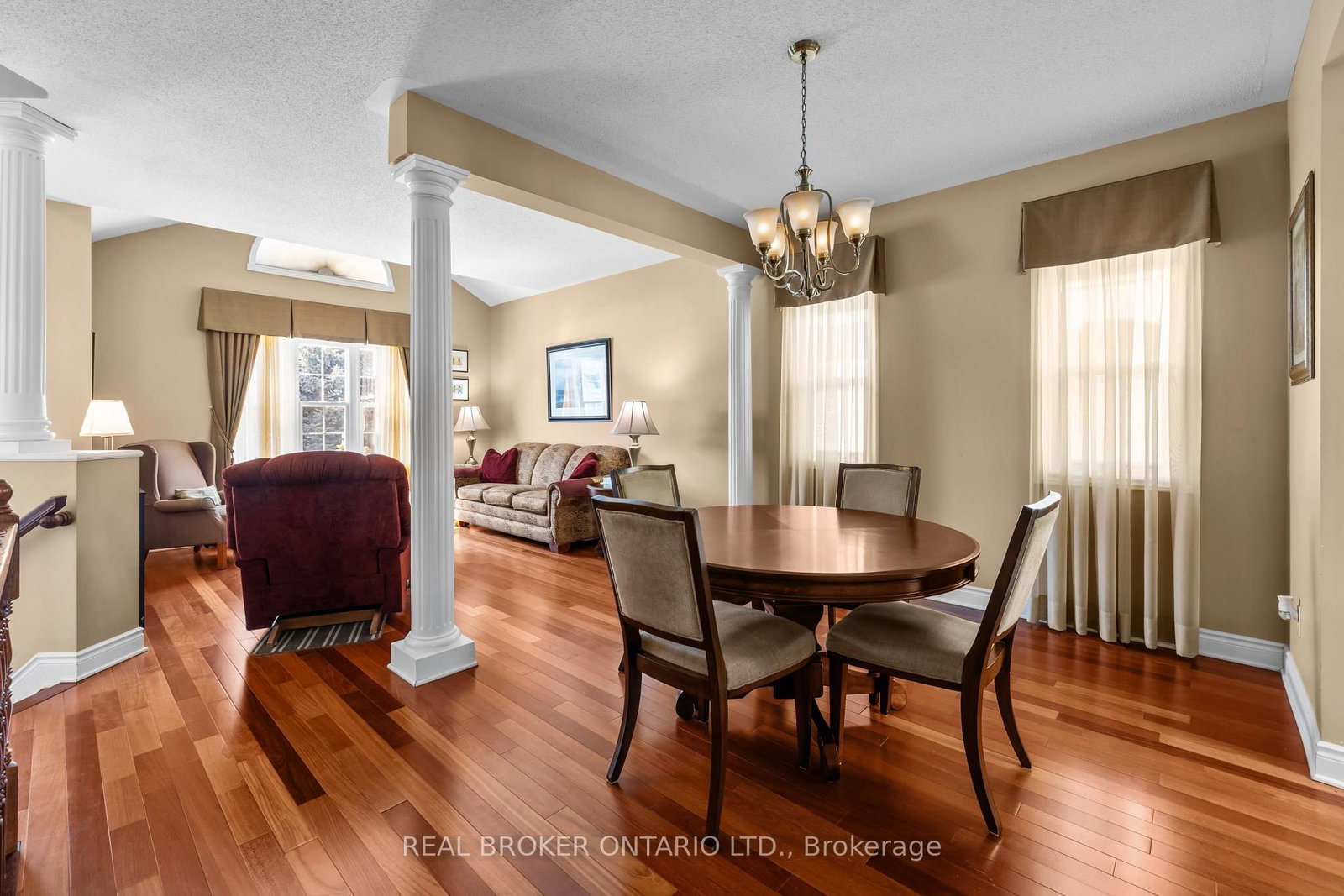 204 Hillpark High Street • Ottawa, ON photo 4