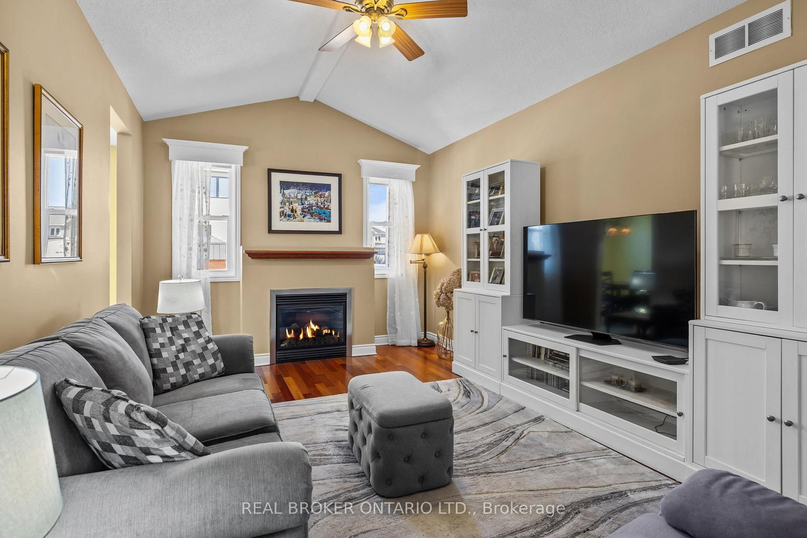 204 Hillpark High Street • Ottawa, ON photo 6