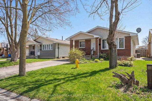 7 Poplar Crescent