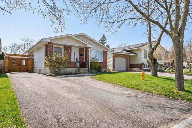 7 Poplar Crescent