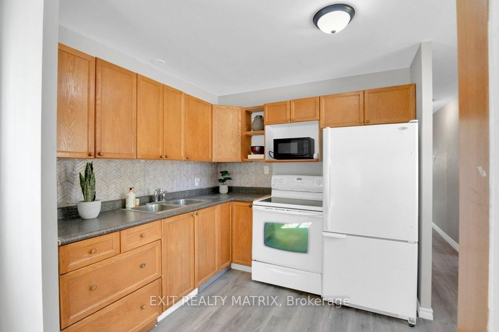 8930 Lynwood Park Private • Ottawa, ON photo 13
