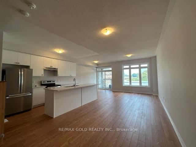1010 - 585 Colborne Street