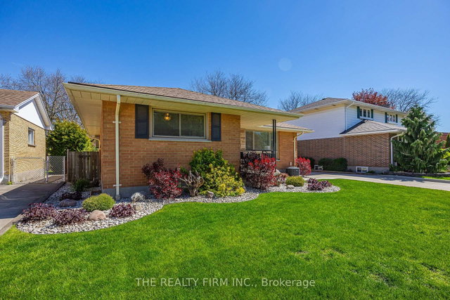 430 Magnolia Crescent