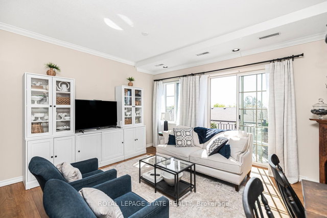 311 - 262 Dundas Street E
