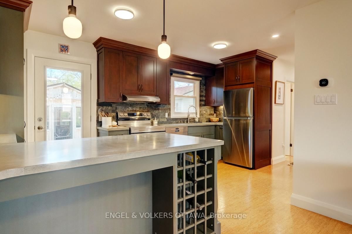 1812 Saunderson Drive - Photo 15