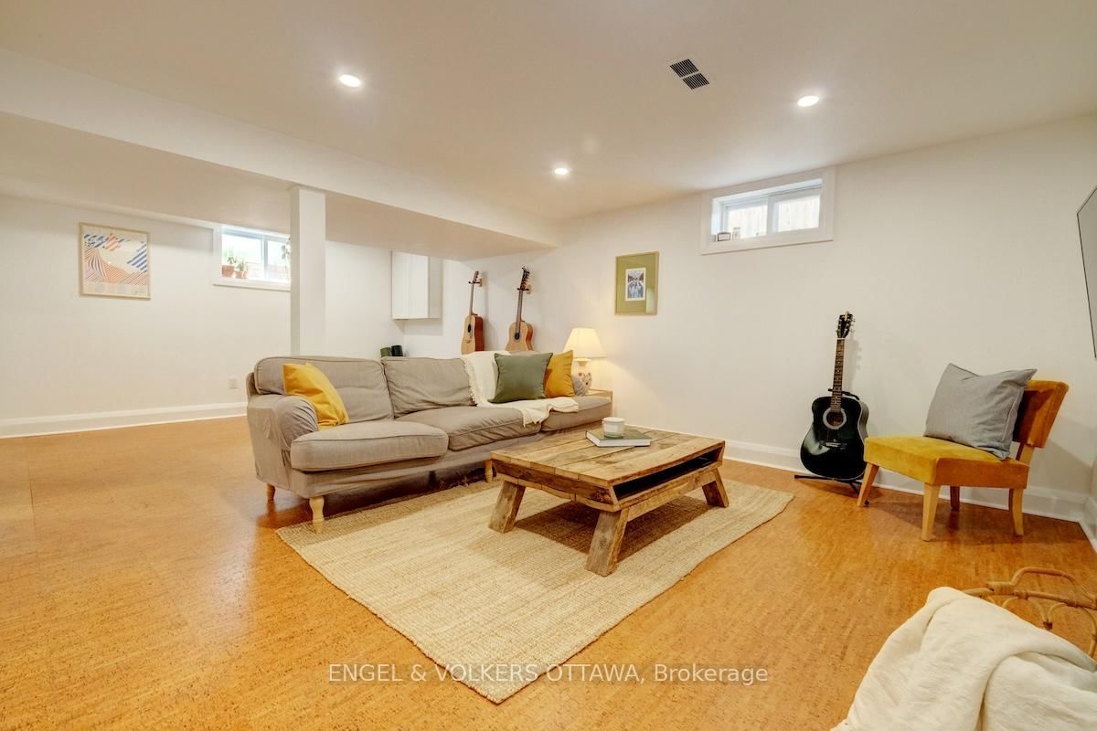 1812 Saunderson Drive - Photo 32