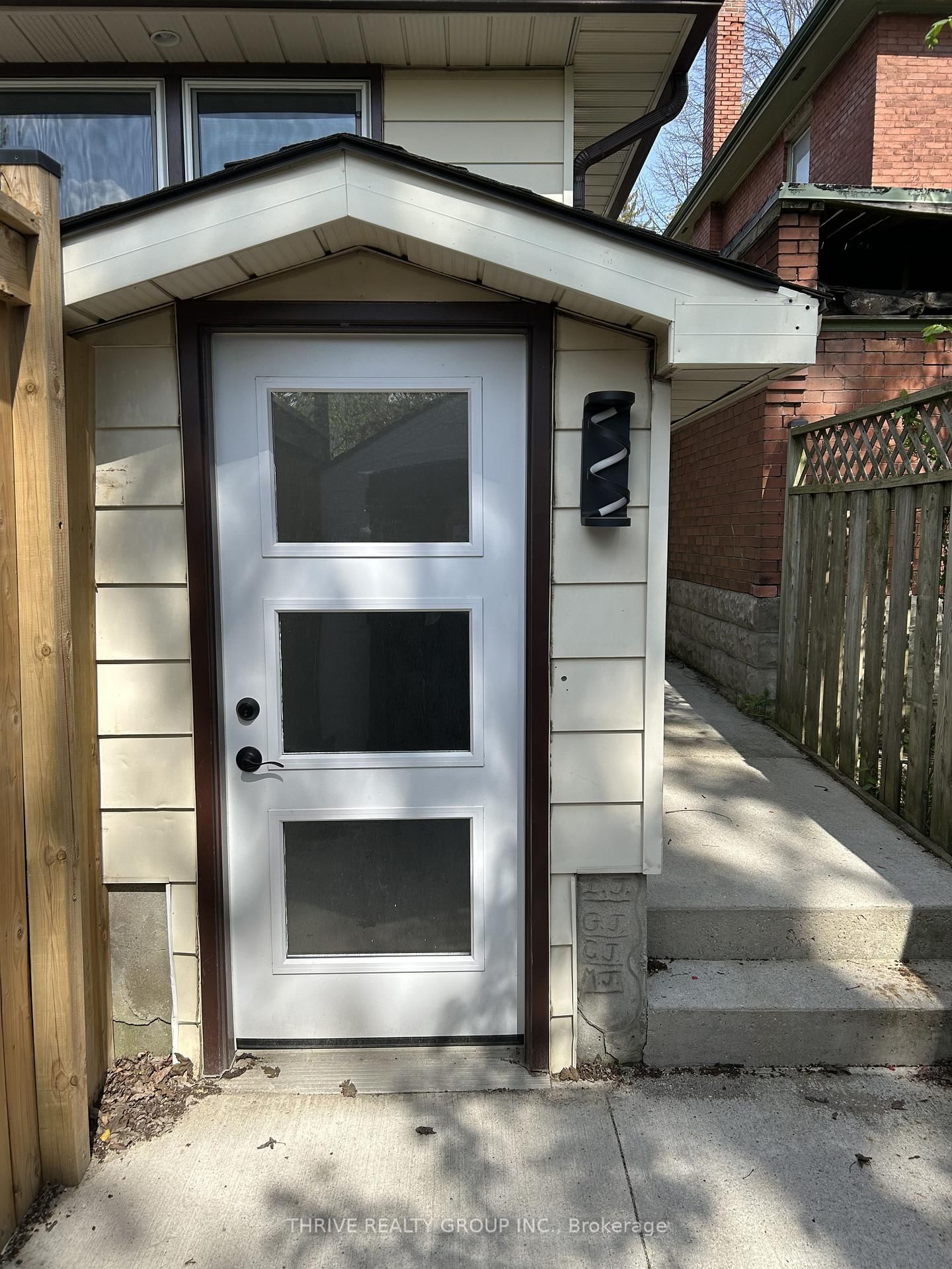 Lower - 27 Belgrave Avenue, London South 2