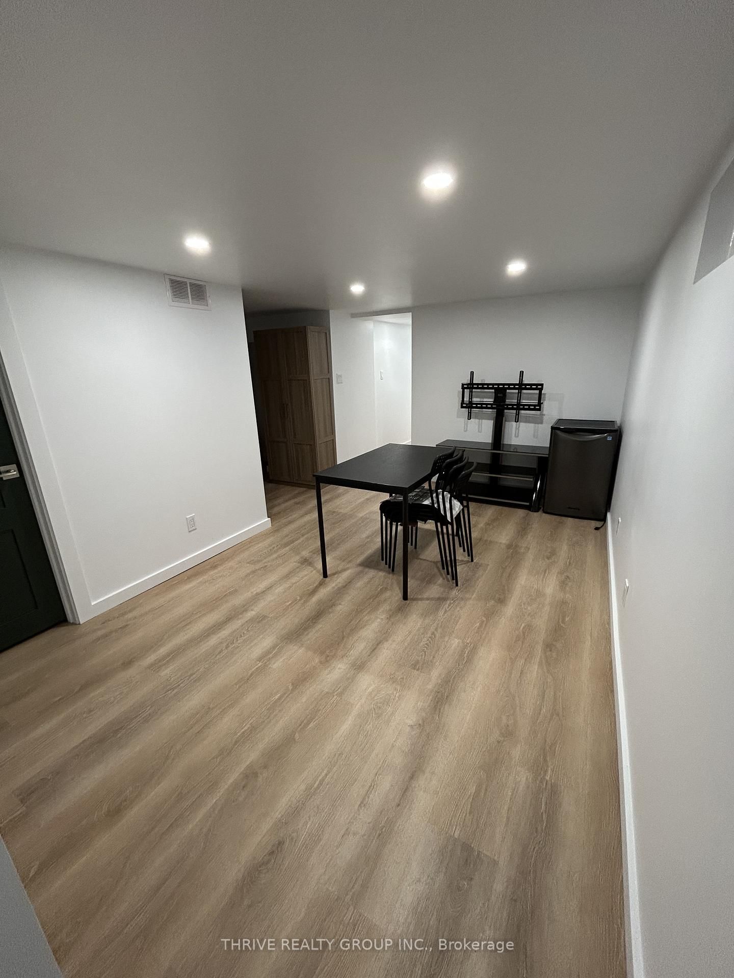 Lower - 27 Belgrave Avenue, London South 4
