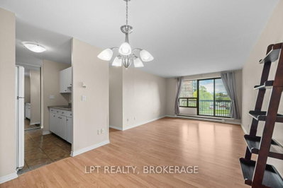 Condo sold at 303-17 Eldon Hall Place, Kingston, Ontario, K7M 7H5 - Central City West - MLS: X13121516