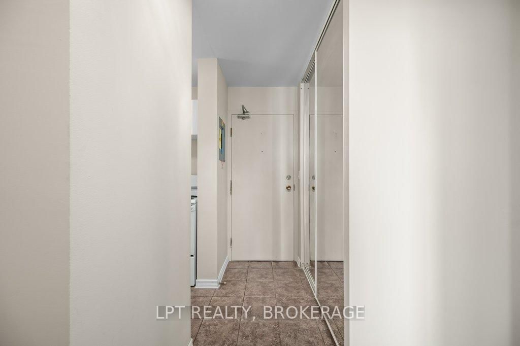 17 Eldon Hall Place • #303 • Kingston, ON photo 6