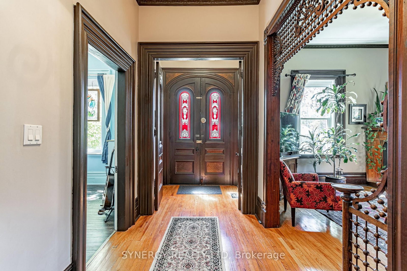 5 Hull Road • Strathroy-Caradoc, ON photo 2