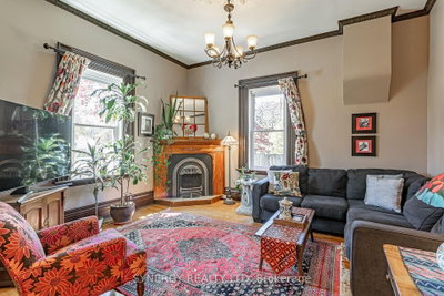 5 Hull Road • Strathroy-Caradoc, ON photo 3