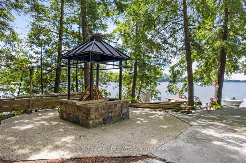 2275 Palmerston Lake