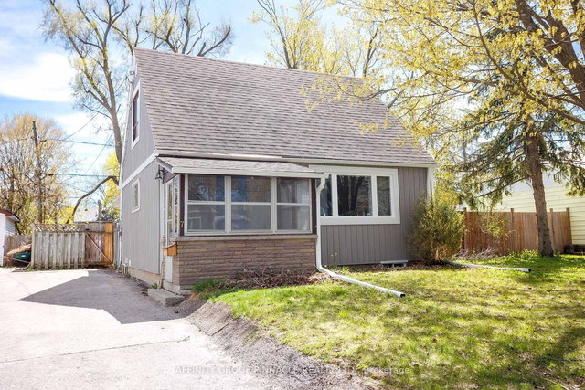 7 Churchill Crescent