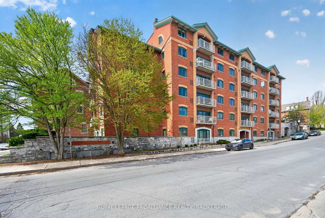 202 - 2 Bay Street