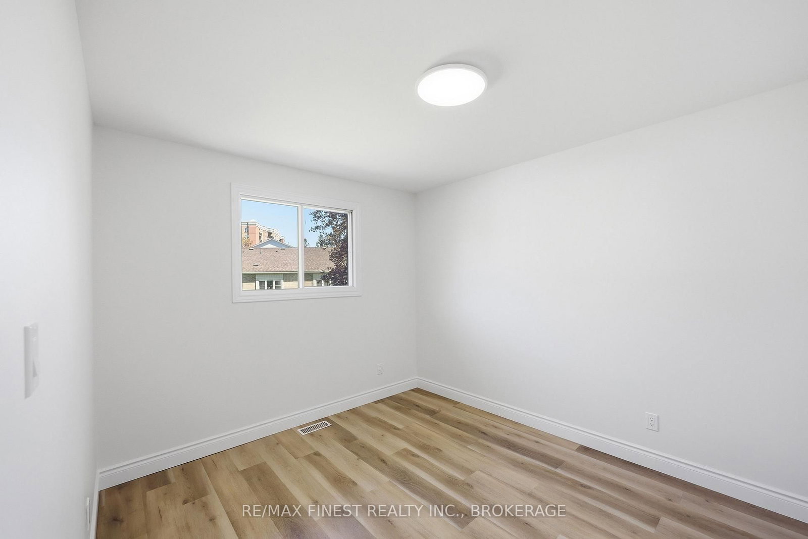 882 BEACONHILL Court • Kingston, ON photo 25
