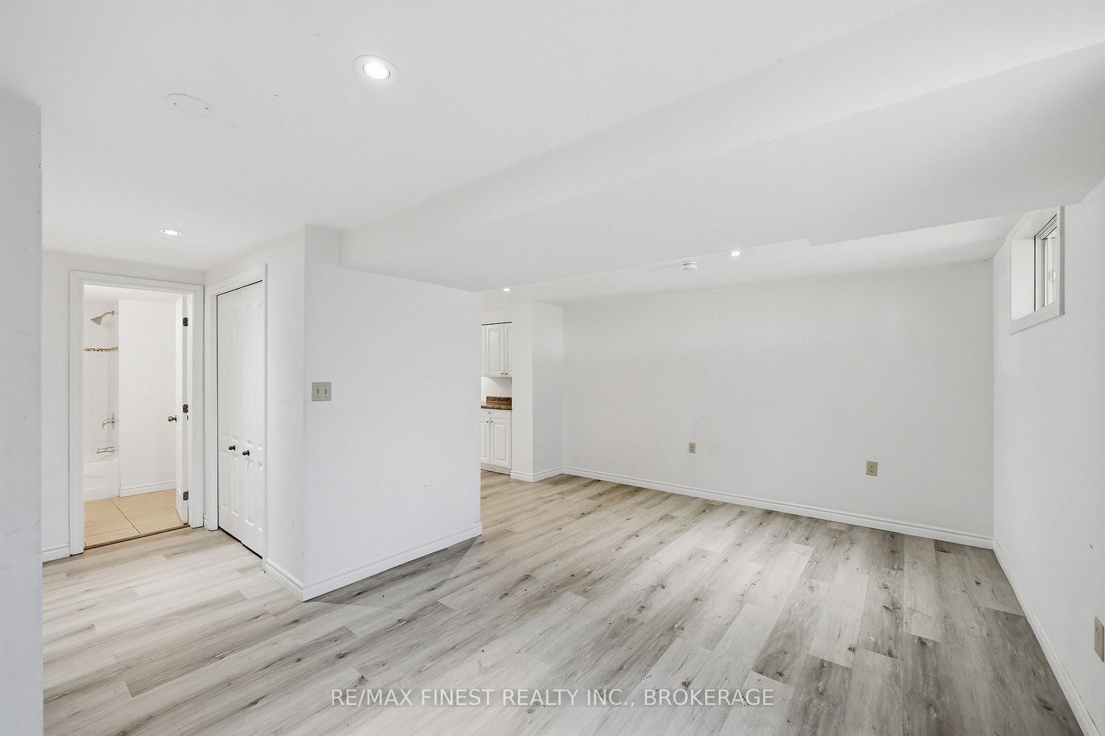 882 BEACONHILL Court • Kingston, ON photo 36