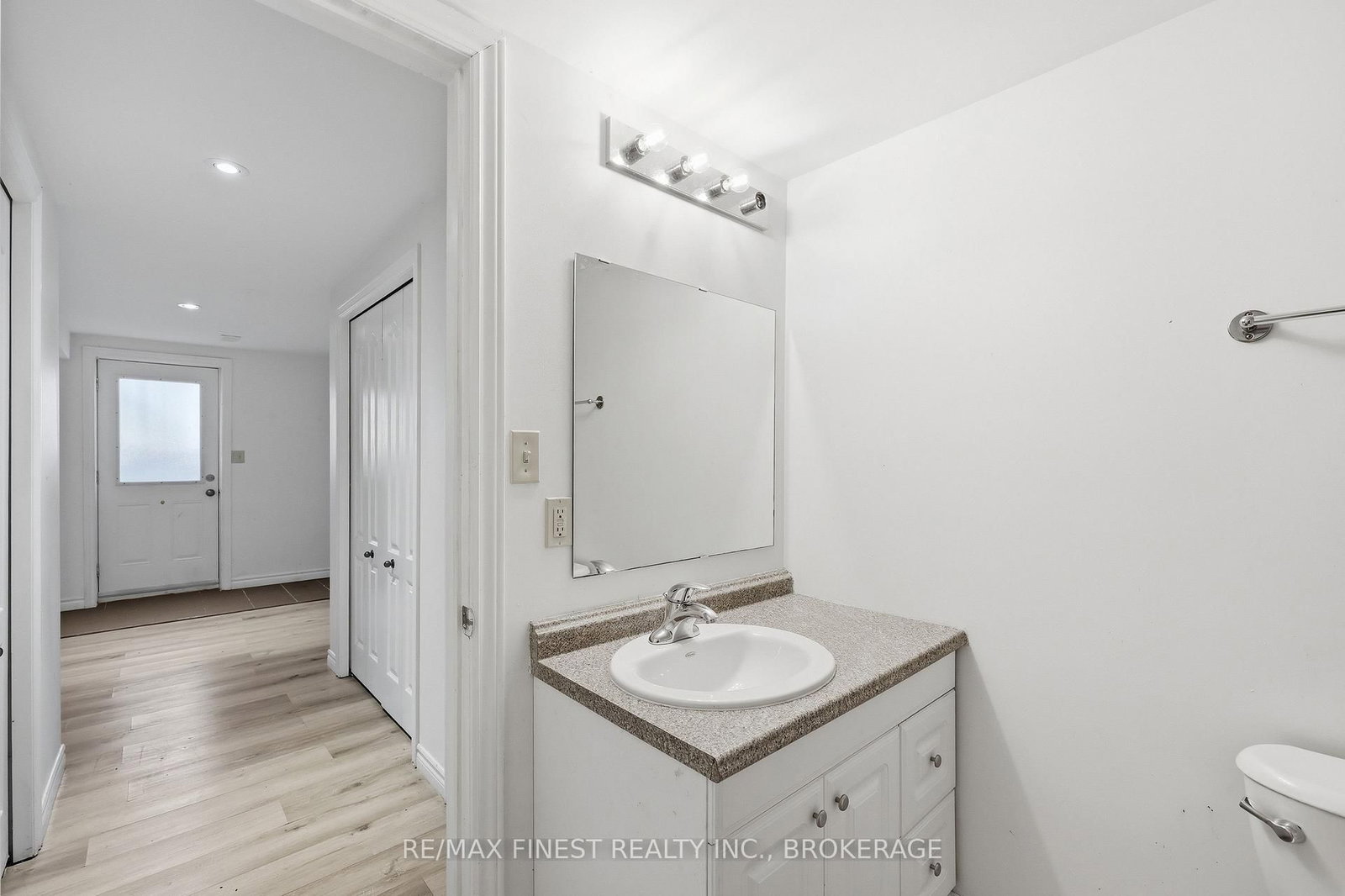 882 BEACONHILL Court • Kingston, ON photo 39