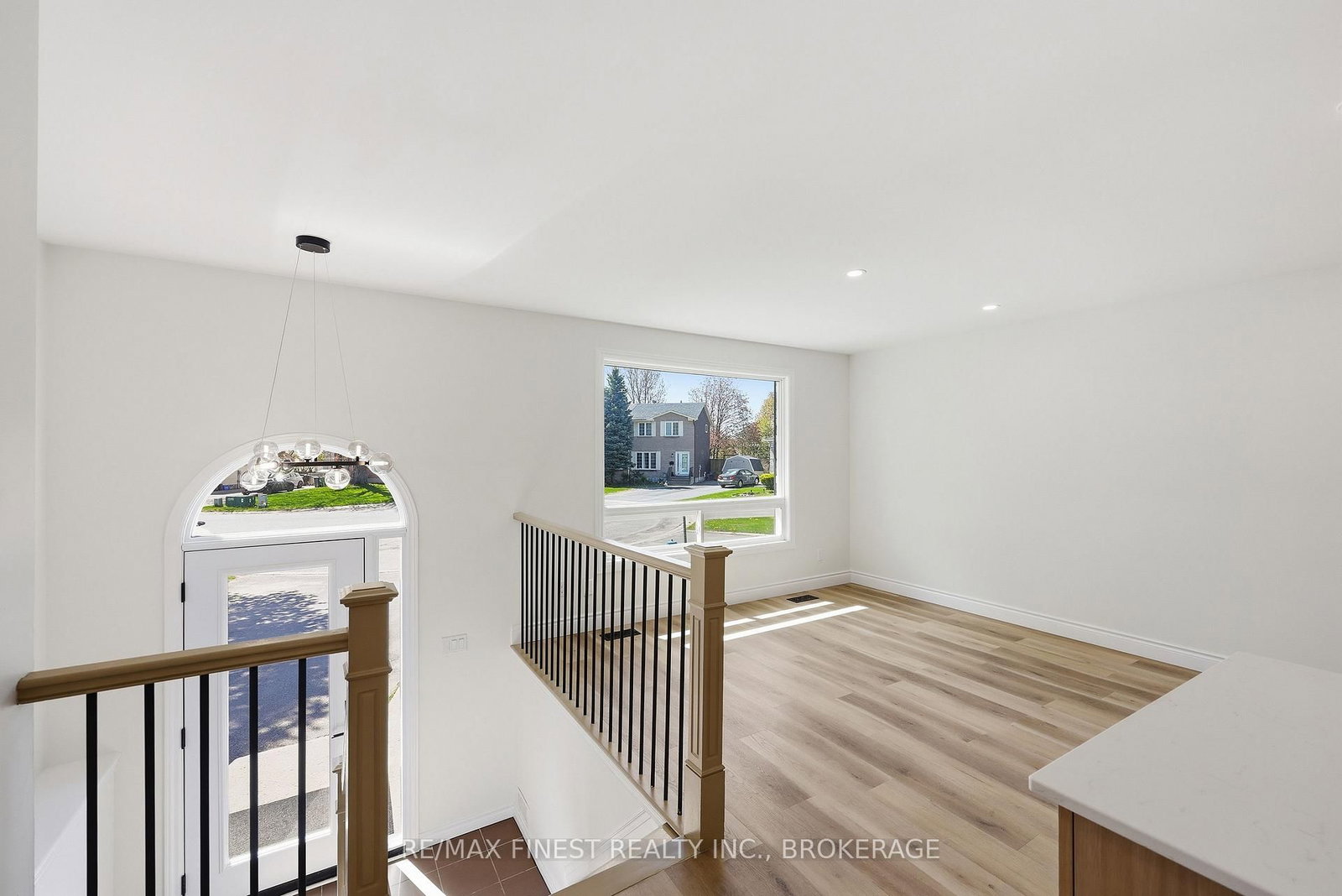 882 BEACONHILL Court • Kingston, ON photo 7