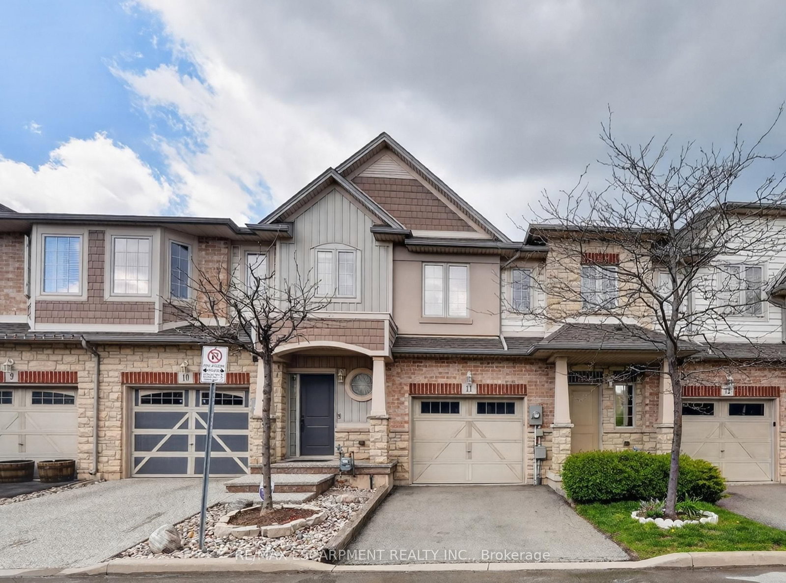 8 Lakelawn Road • #11 • Grimsby, ON photo 1