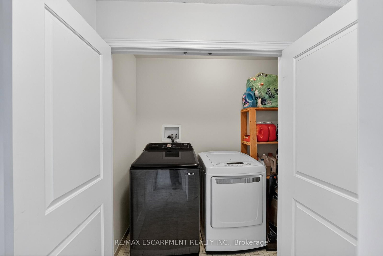 8 Lakelawn Road • #11 • Grimsby, ON photo 19