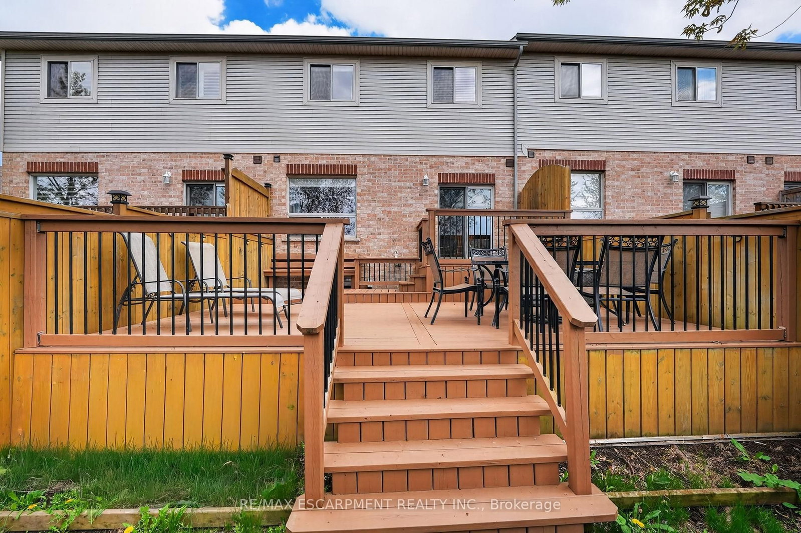 8 Lakelawn Road • #11 • Grimsby, ON photo 2