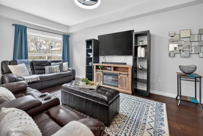 8 Lakelawn Road • #11 • Grimsby, ON photo 4