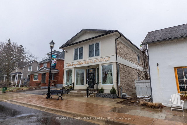 LOWER - 295 DUNDAS Street
