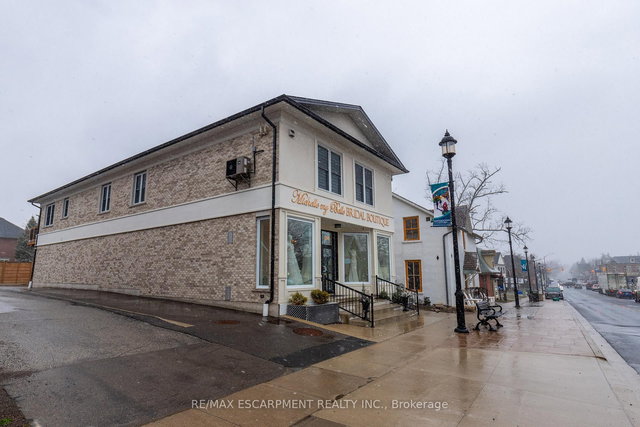 LOWER - 295 DUNDAS Street