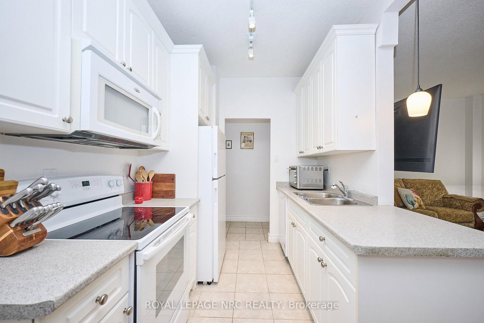 6390 Huggins Street, Unit 101 - Photo 4