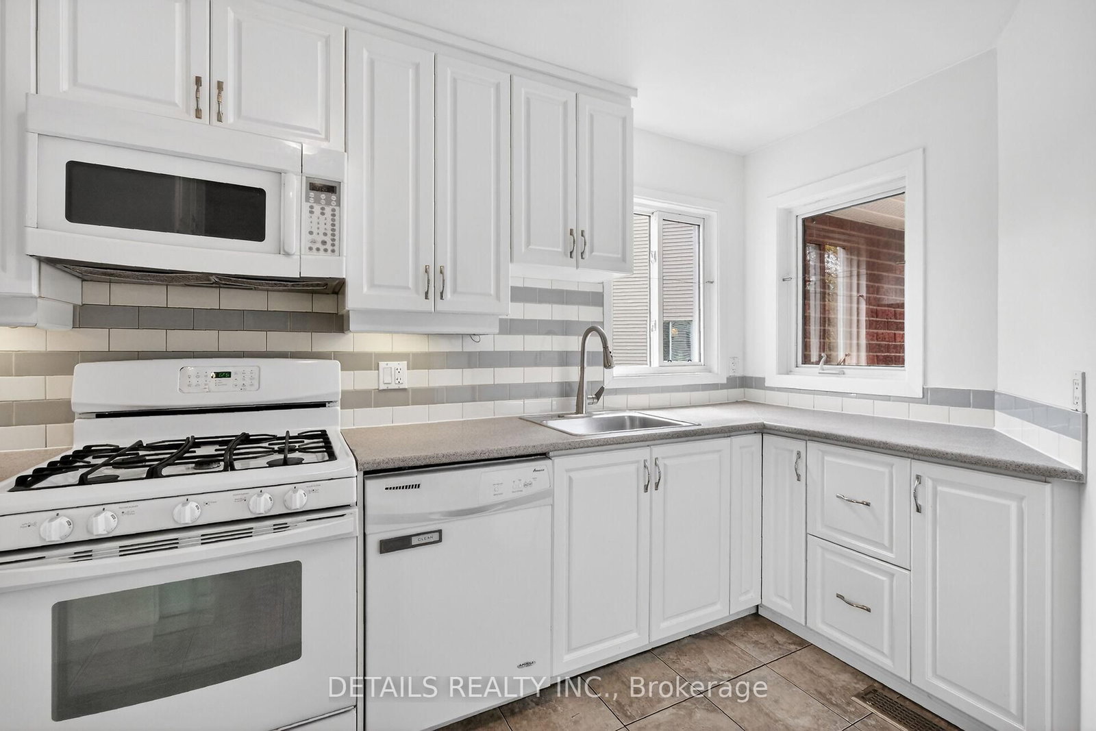 23 Clifford Private • #43 • Ottawa, ON photo 10