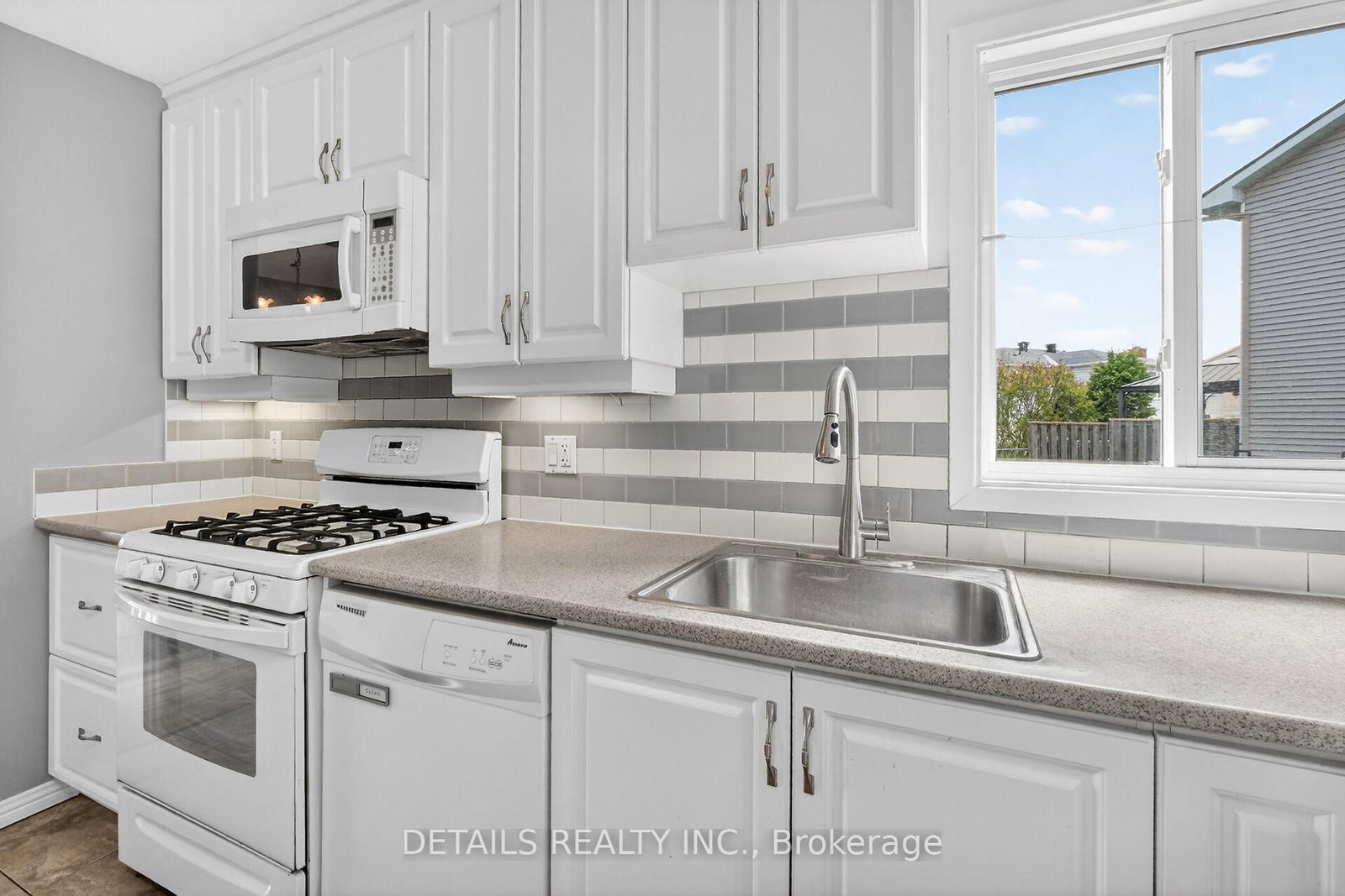23 Clifford Private • #43 • Ottawa, ON photo 13