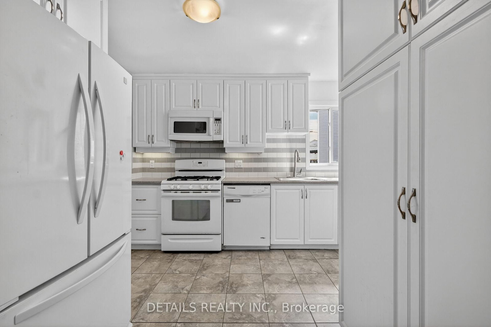 23 Clifford Private • #43 • Ottawa, ON photo 14