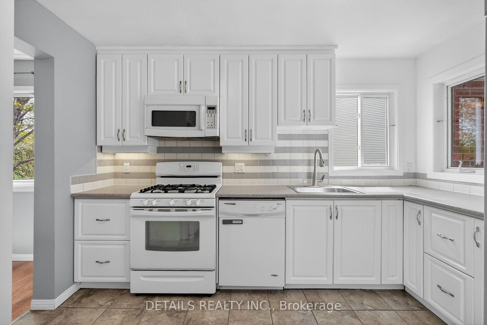 23 Clifford Private • #43 • Ottawa, ON photo 15